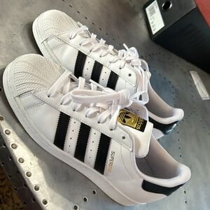 ADIDAS SUPERSTAR Men’s  8 CLOUD WHITE/ CORE BLACK / CLOUD WHITE, Like new!
